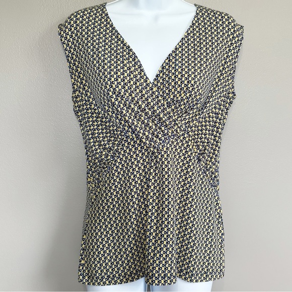 New York & Company Sleeveless Blouse With V Cut Neck Medium - Picture 1 of 6